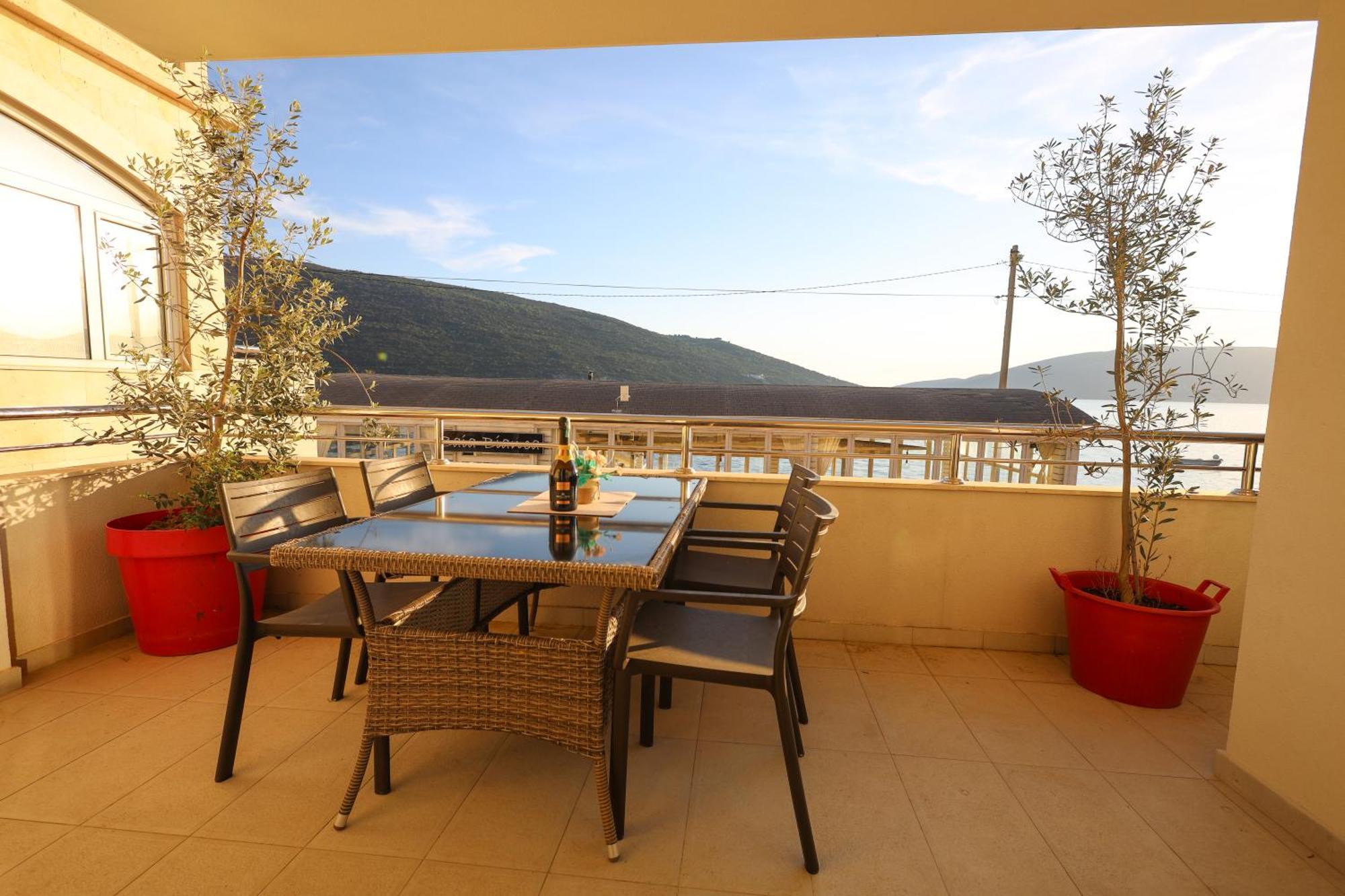 Apartments Milanovic Herceg Novi Zewnętrze zdjęcie